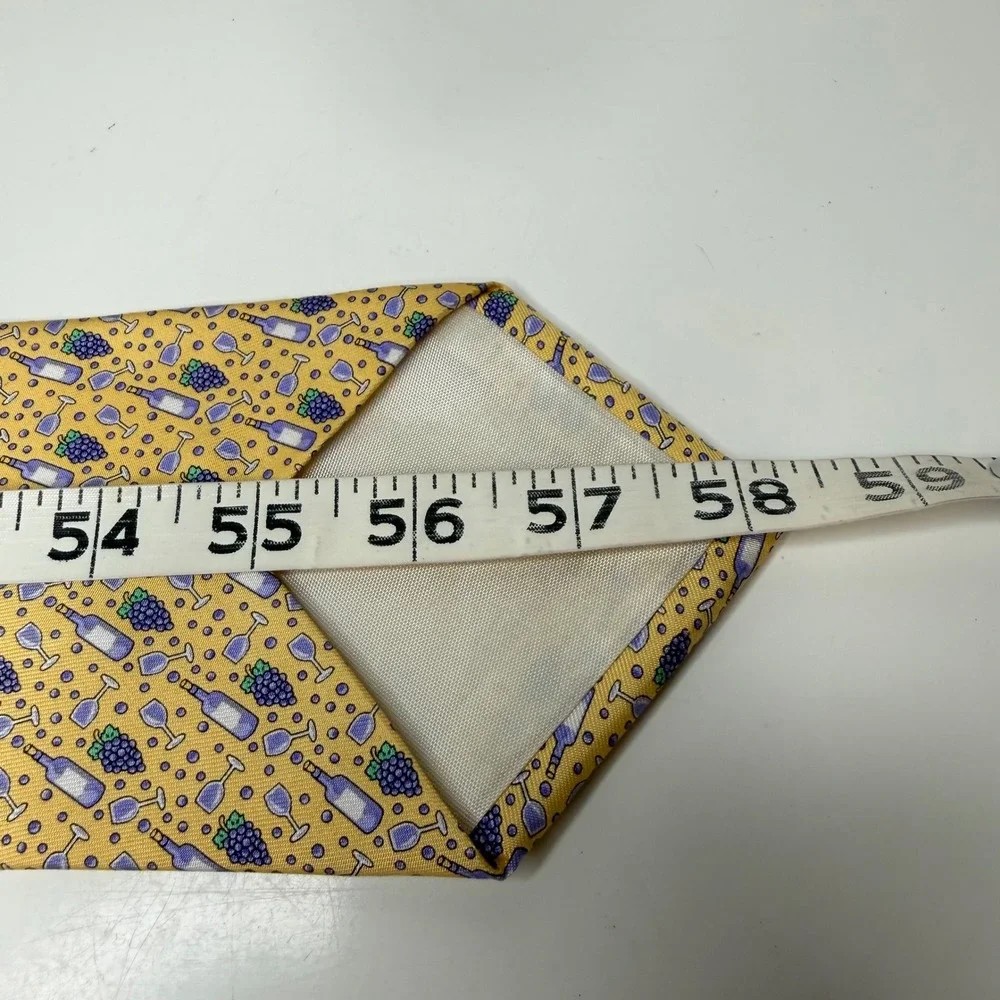 Vineyard Vines Silk Tie Mens Yellow Wine Bottle Grapes Preppy OS